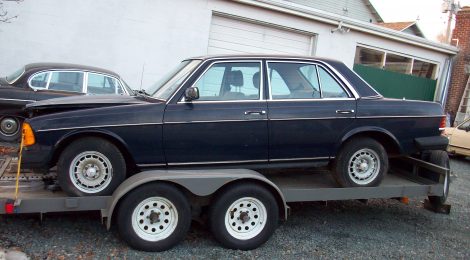 SOLD 1983 Mercedes 300D : crashed with 25kmi